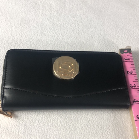 Bebe - Picture 8 of 8